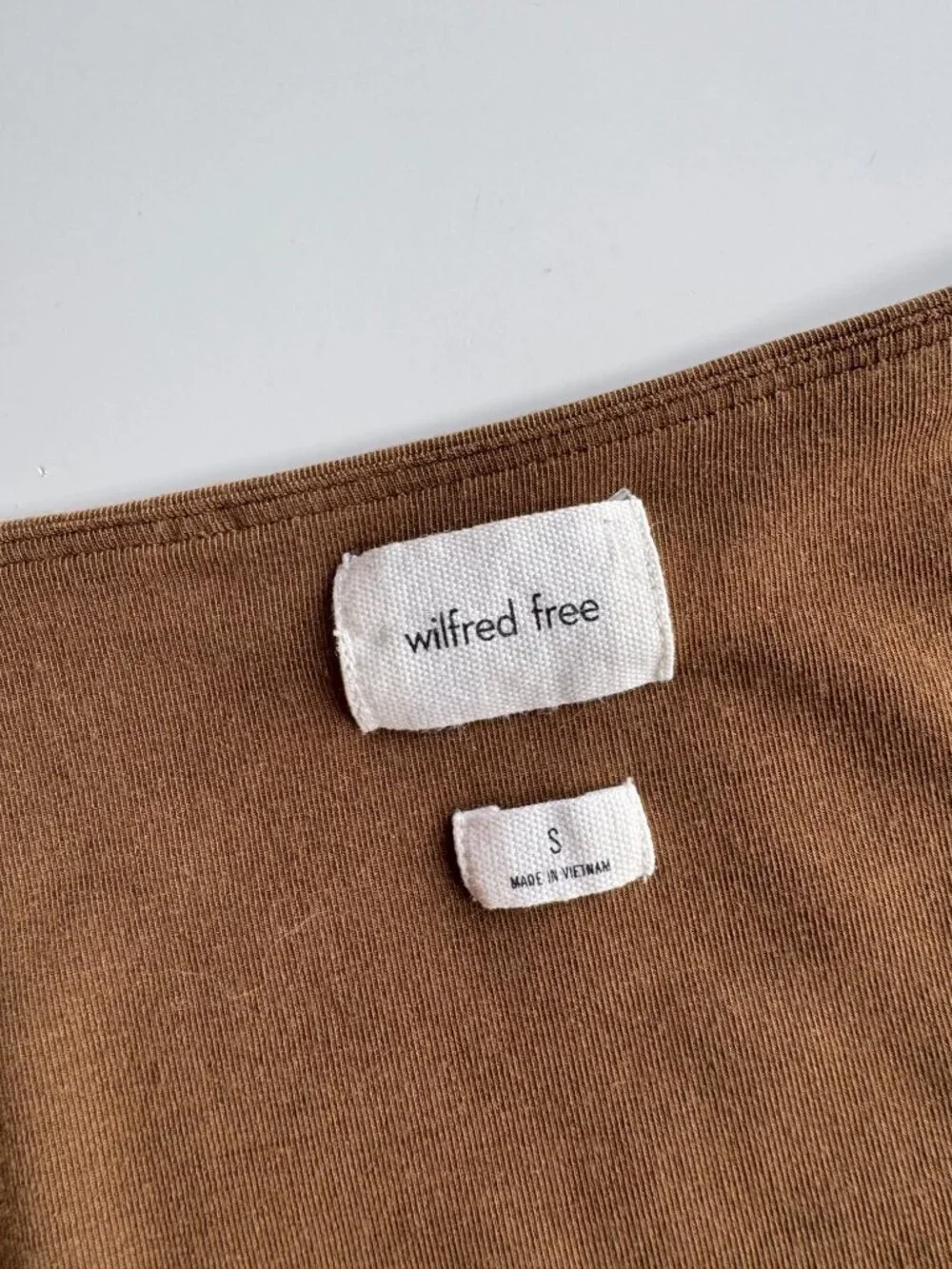 Aritzia WILFRED FREE Orbit Brown Jersey Ruched Long Sleeve Cropped Top, Size S - Picture 8 of 13